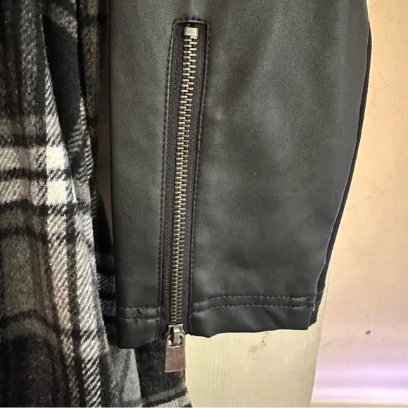 Lisa Rinna Black and Gray Plaid Asymmetrical Blanket Jacket Size M - Picture 3 of 6